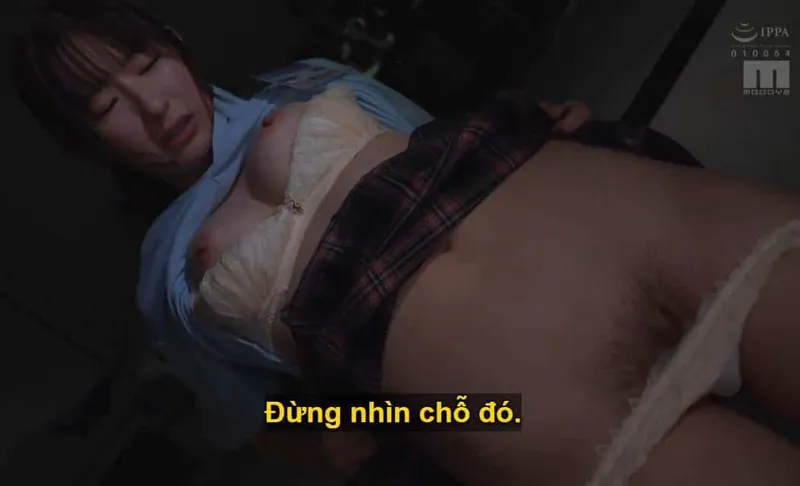 Người sếp trên lập mưu xxx cô nhân viên dưới kiêu kỳ lười nhác, suốt ngày bận rộn chat chit cùng người yêu.